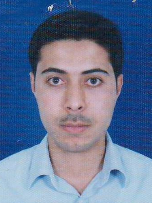 زكريا الطاهر علي بالأشهر